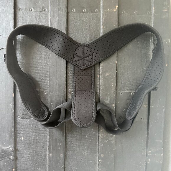 Truweo Posture Corrector For Men Or Women - Upper Back Brace Made in USA - Picture 3 of 6